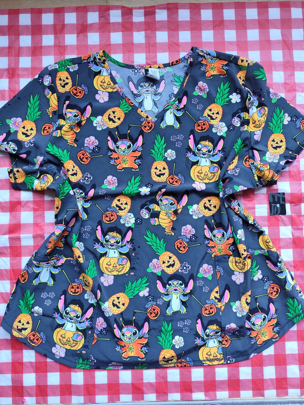 Tooniforms Disney "Spooky Island" Halloween scrub top XXL